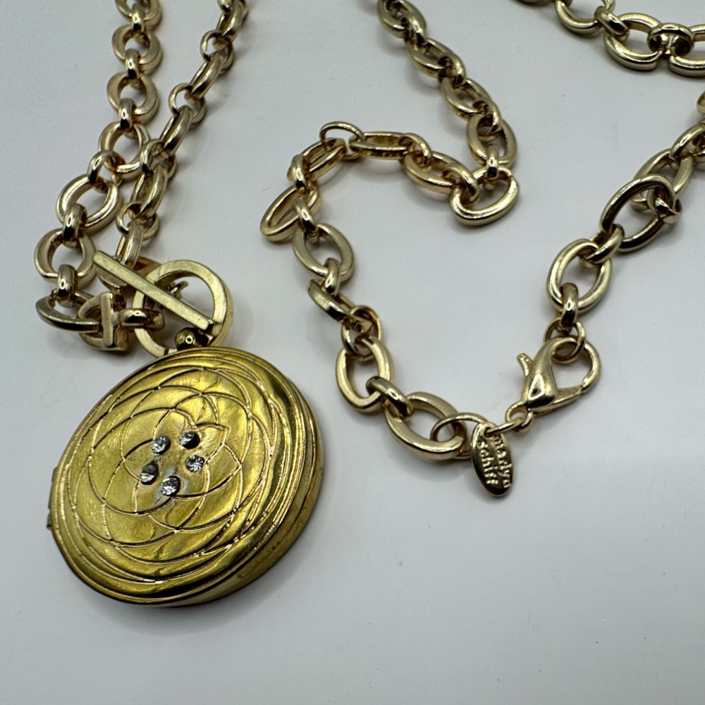 Marlyn Schiff Gold Locket Pendant Necklace - Picture 3 of 5